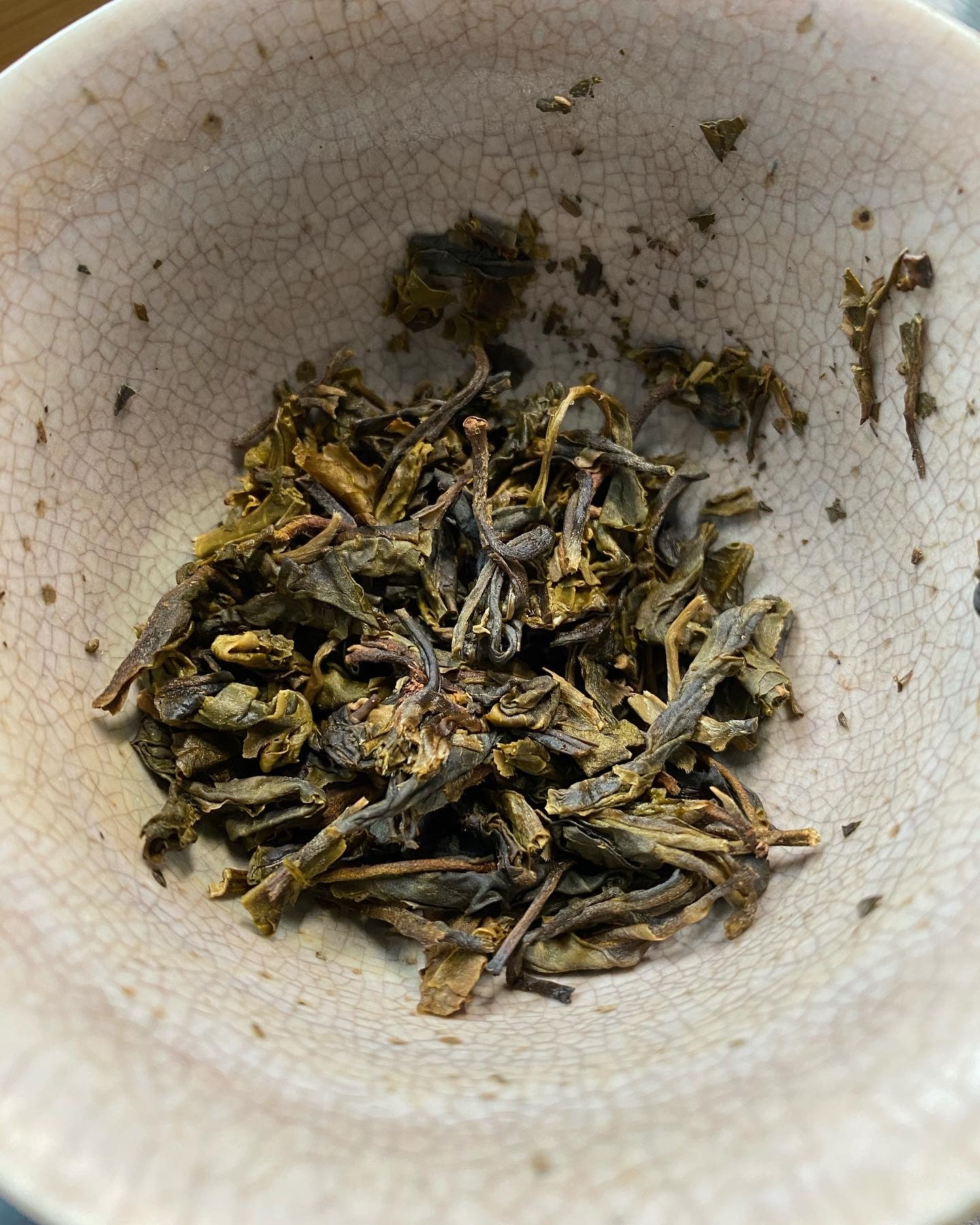 Wet leaf in the gaiwan